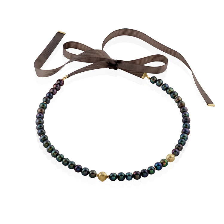 Juodų perlų vėrinys su juostele