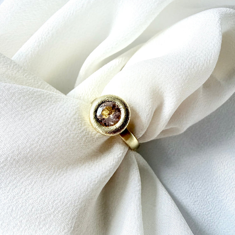 Ring with diamond Bud