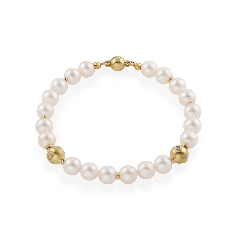 Akoya pearl bracelet with diamonds