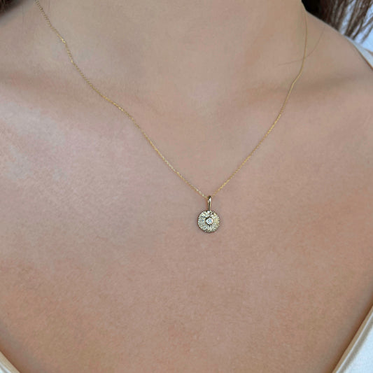 Pakabukas su deimantu Šviesa