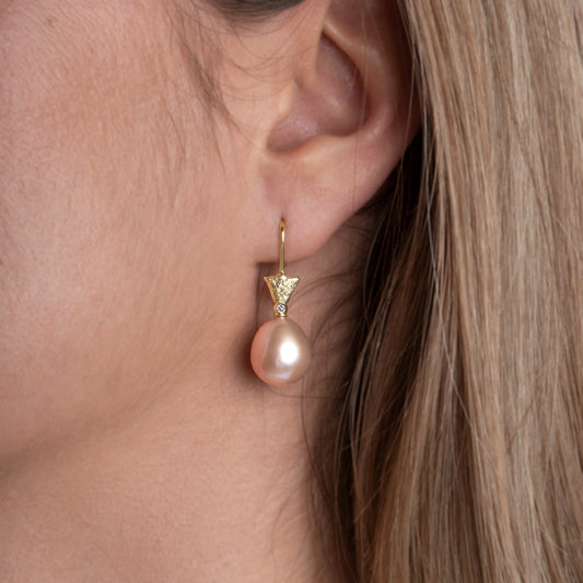 Earrings with pink pearls Lilies