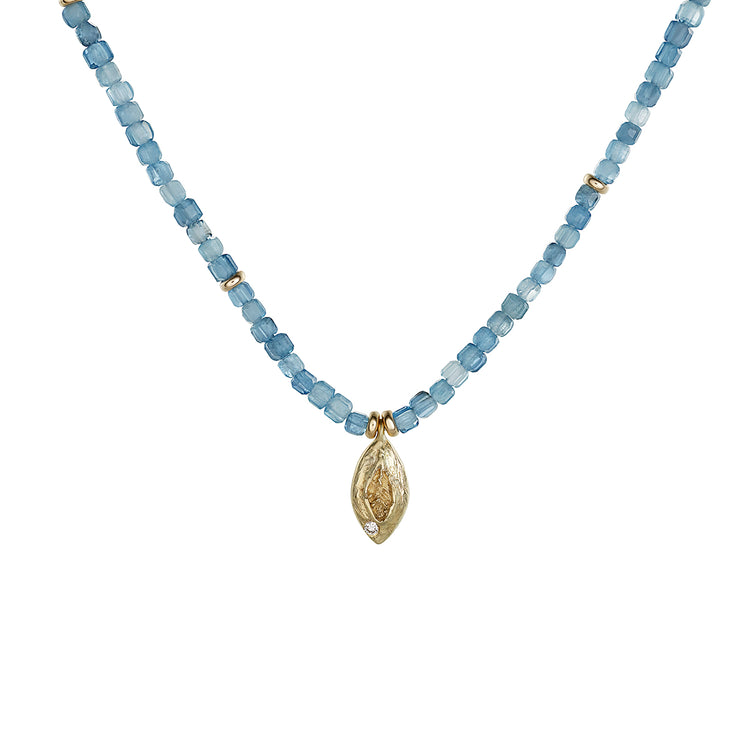 Kaklo vėrinys Pumpuras